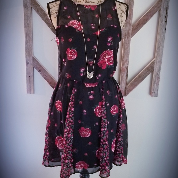 Xhilaration Dresses & Skirts - Xhilaration dress with sweetheart, rose patterned